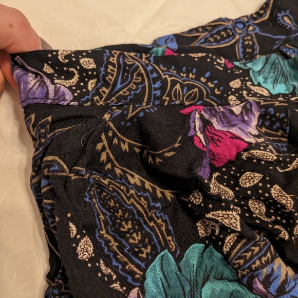2/$20 VINTAGE floral pattern skirt - Picture 8 of 8